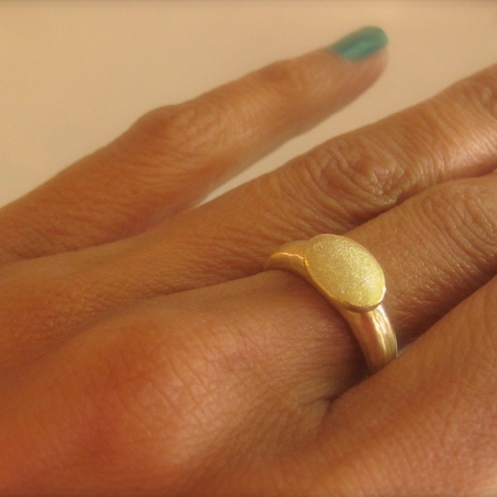 Signet ring. 14k solid yellow gold ring. - Picture 7 of 17
